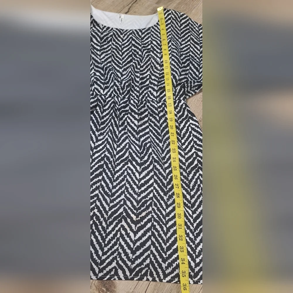 Studio Y Black & White Chevron Slit Sleeve Dress Size M #750